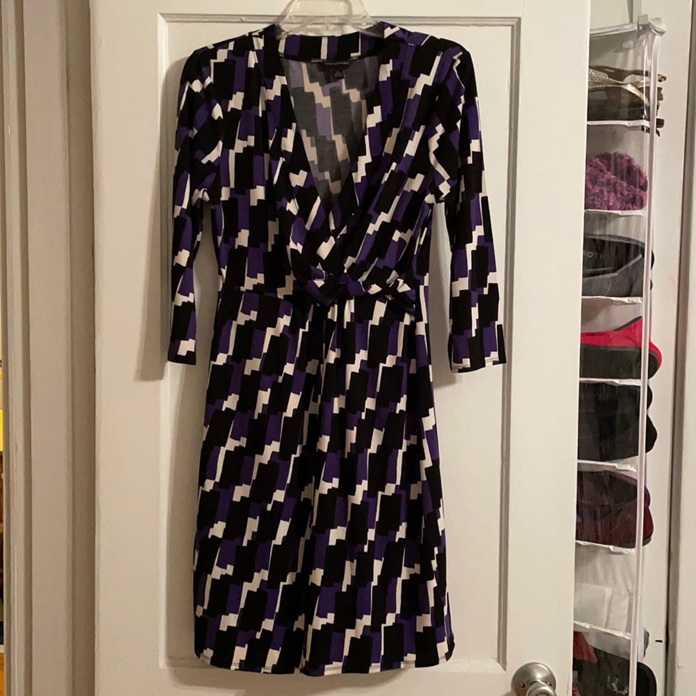 Geometric Vneck Wrap Style Dress